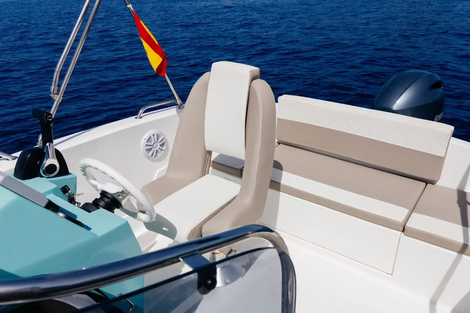 QX 562 Sundeck boat images on the sea